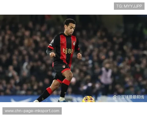 伯恩茅斯中场衔接顺畅，传跑配合自然